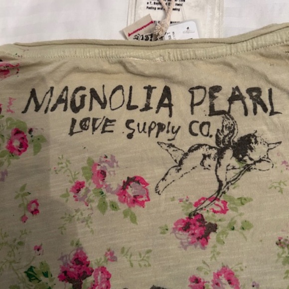 Magnolia Pearl Graphic Heart Top - Picture 7 of 9